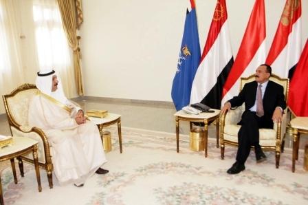 رئيس الجمهورية أثناء استقباله أمس سفير المملكة العربية السعودية بصنعاء